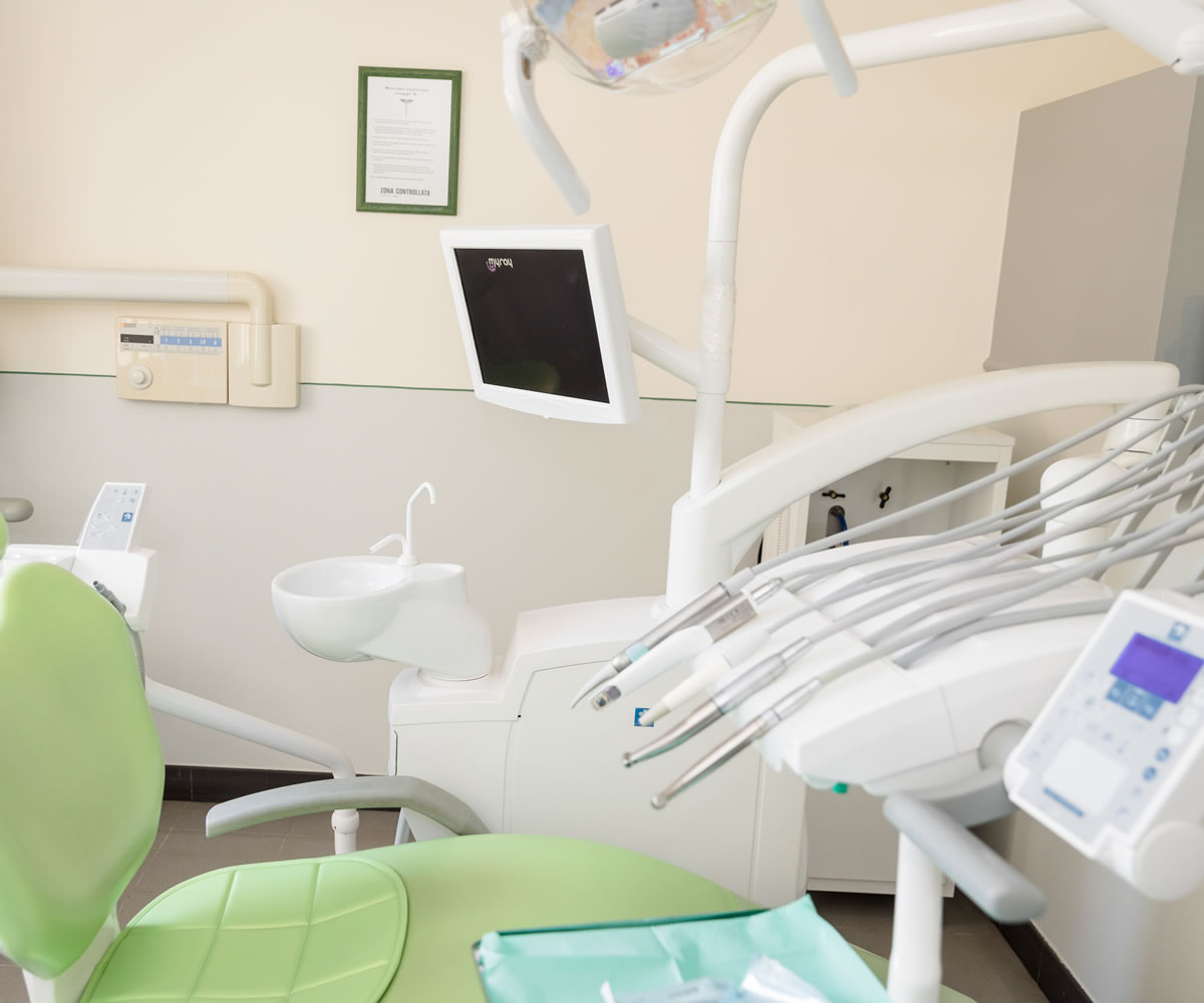 Standa adibita all'igiene orale e dentale dello studio dentisco